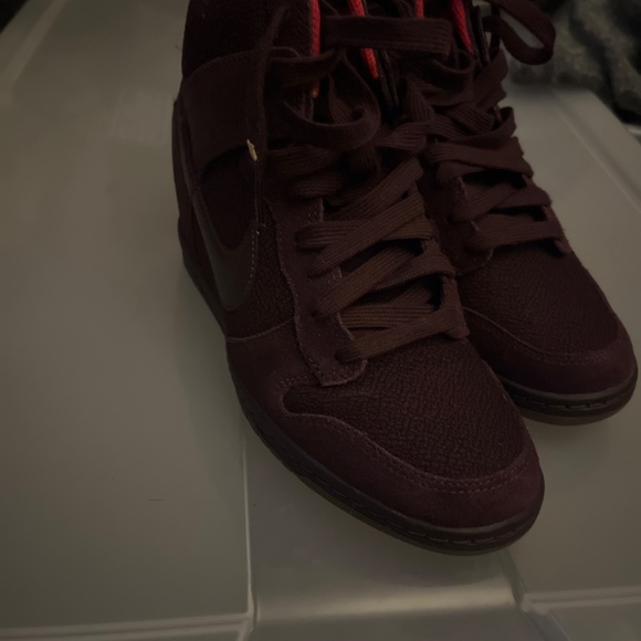 NIKR SKY HI DUNK SUEDE - Picture 2 of 2